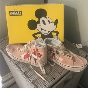 Disney Mickey & Minnie Vans